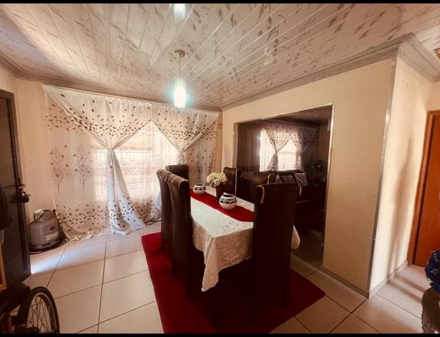 3 BEDROOM HOUSE FOR SALE IN KARENPARK